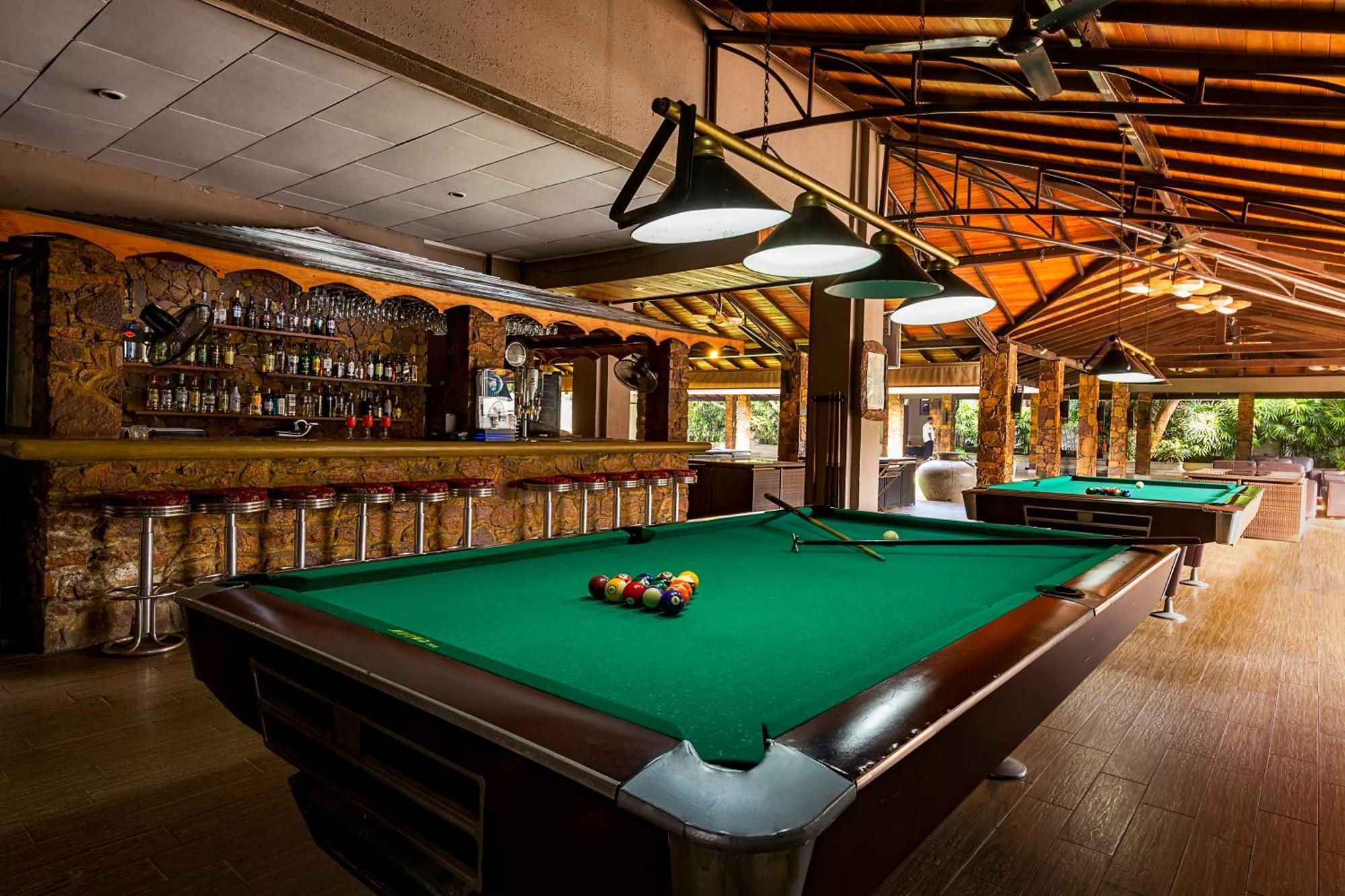 The Full Moon Hotel Katunayaka Екстериор снимка