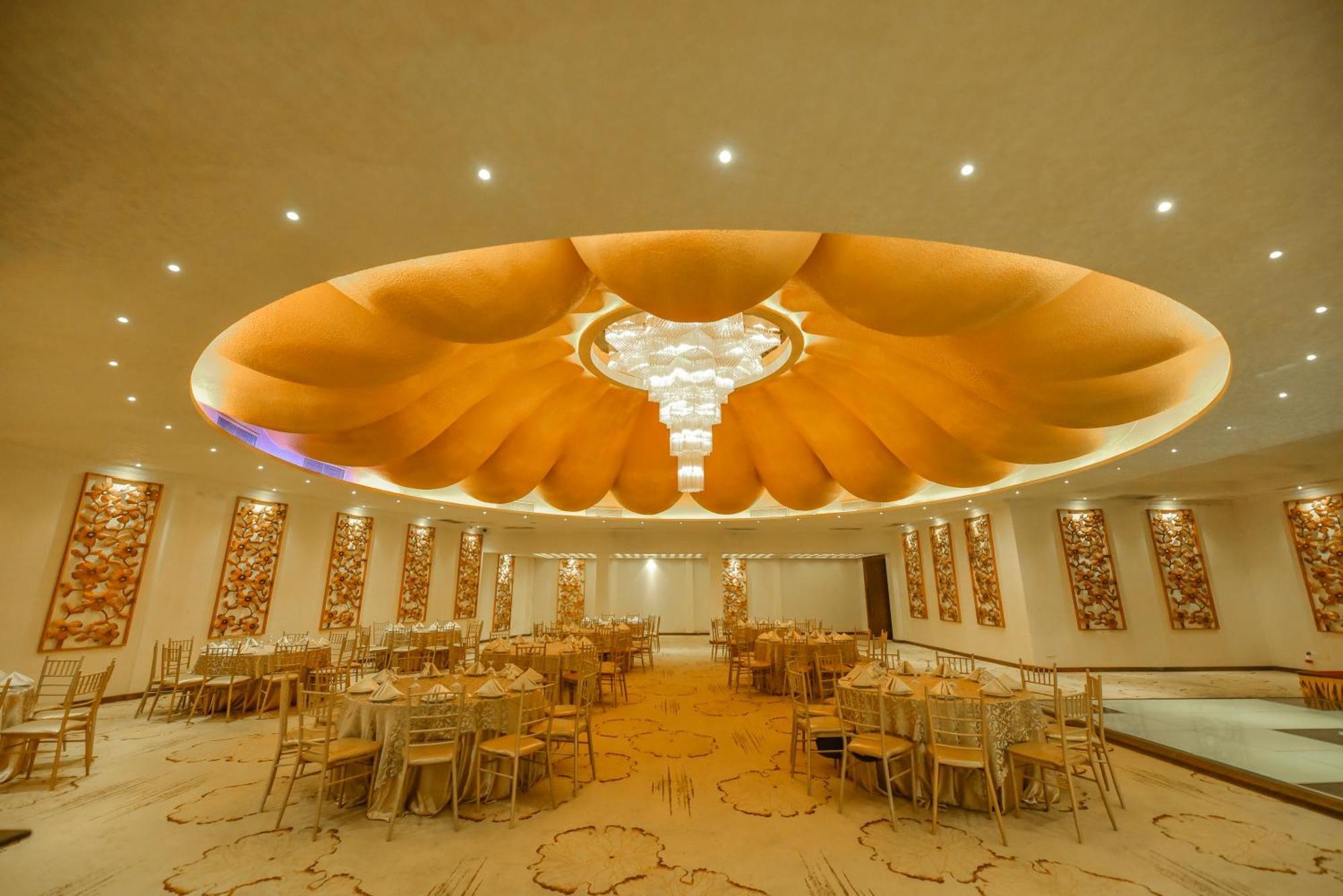 The Full Moon Hotel Katunayaka Екстериор снимка